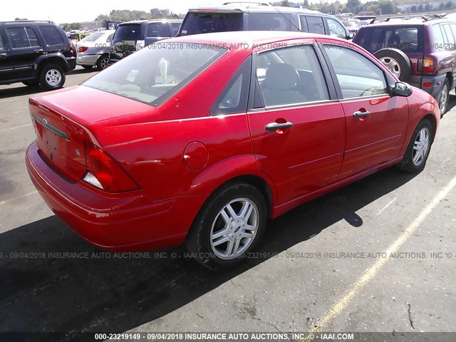 1FAFP34P3YW360621 - 2000 FORD FOCUS SE/SE COMFORT RED photo 4