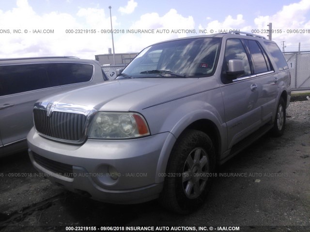 5LMFU27R83LJ12913 - 2003 LINCOLN NAVIGATOR Silber Foto 2