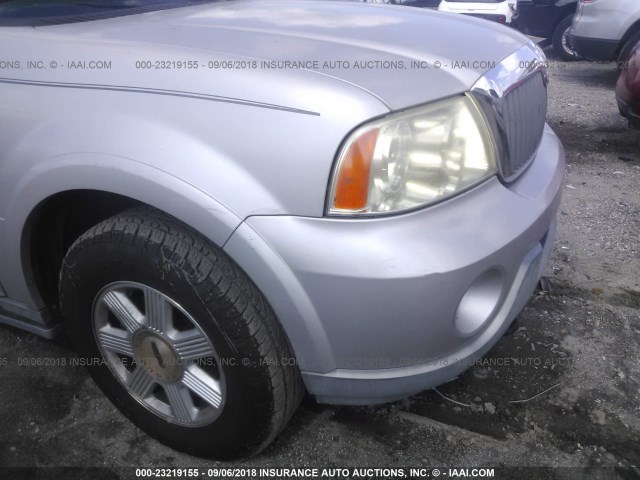 5LMFU27R83LJ12913 - 2003 LINCOLN NAVIGATOR Silber Foto 6