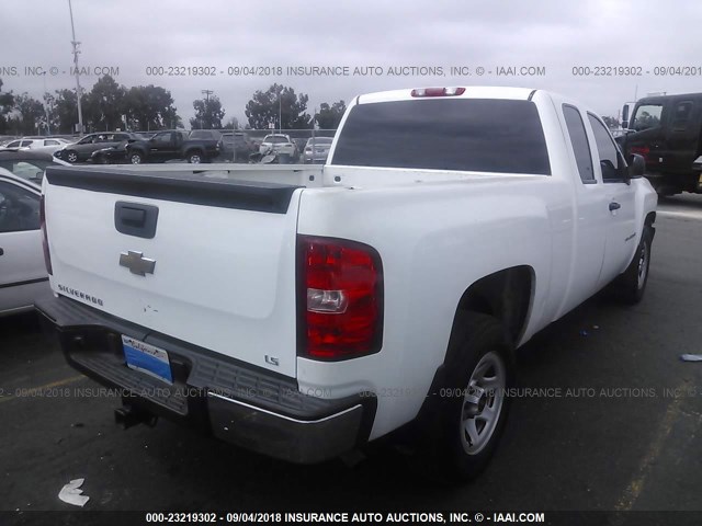 1GCEC19C97Z520185 - 2007 CHEVROLET SILVERADO C1500 WHITE photo 4