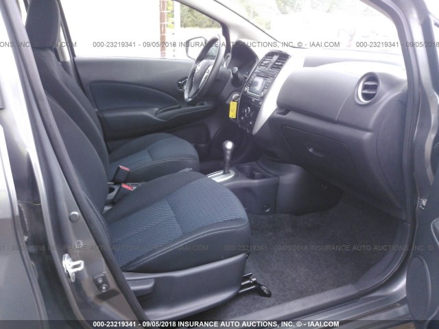 3N1CE2CP0GL405326 - 2016 NISSAN VERSA NOTE S/S PLUS/SV/SL/SR GRAY photo 5