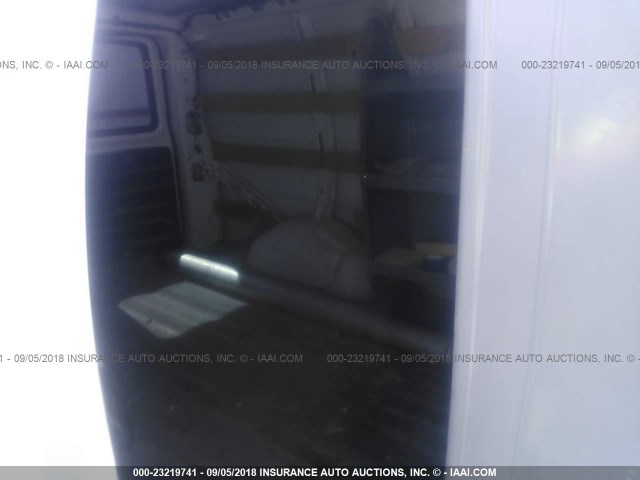 1GTW7FCA0E1913341 - 2014 GMC G2500 G2500 WHITE photo 8