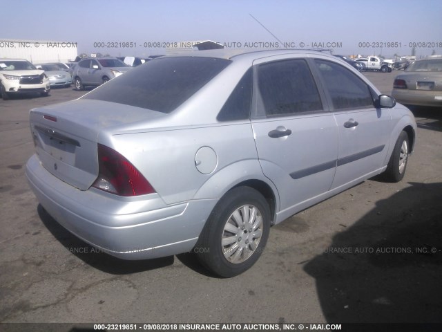 1FAFP33P12W213819 - 2002 FORD FOCUS LX SILVER photo 4