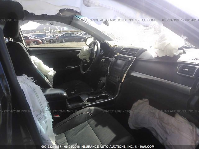 4T1BF1FK5HU657866 - 2017 TOYOTA CAMRY LE/XLE/SE/XSE 蓝色 照片 5