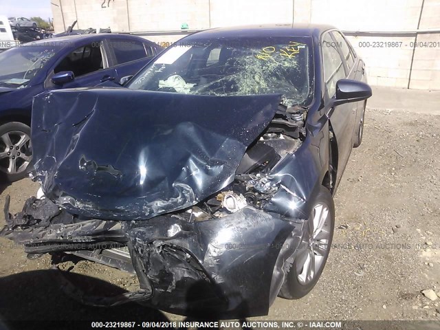 4T1BF1FK5HU657866 - 2017 TOYOTA CAMRY LE/XLE/SE/XSE 蓝色 照片 6