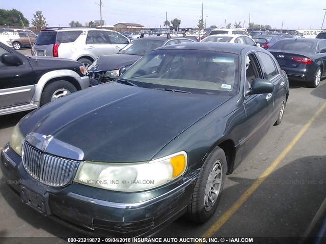 1LNHM82W71Y738724 - 2001 LINCOLN TOWN CAR SIGNATURE GREEN photo 2