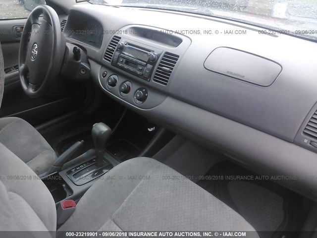 4T1BE32K24U915422 - 2004 TOYOTA CAMRY LE/XLE/SE 银色 照片 5