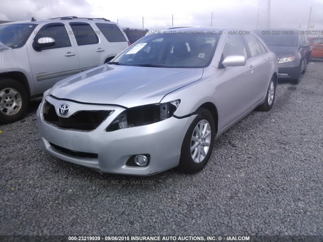 4T1BK3EK6BU625315 - 2011 TOYOTA CAMRY SE/LE/XLE ვერცხლისფერი ფოტო 2