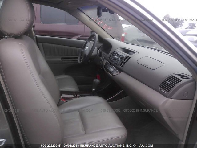 JTDBF30K830151232 - 2003 TOYOTA CAMRY LE/XLE 金色 照片 5