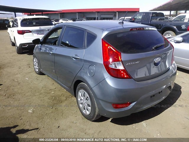 KMHCT5AE4HU354082 - 2017 HYUNDAI ACCENT SE SILVER photo 3