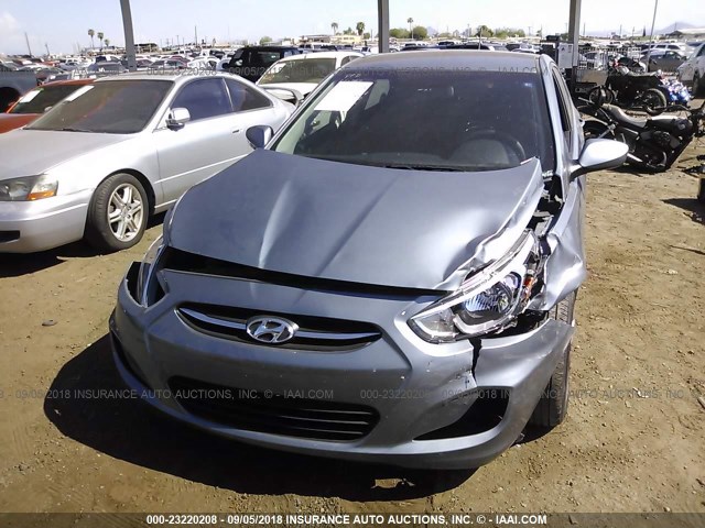 KMHCT5AE4HU354082 - 2017 HYUNDAI ACCENT SE SILVER photo 6