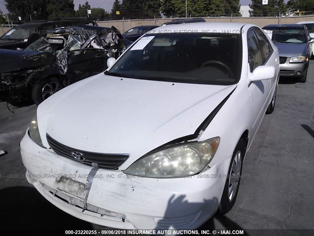 4T1BE32K25U571124 - 2005 TOYOTA CAMRY LE/XLE/SE 白色 照片 2