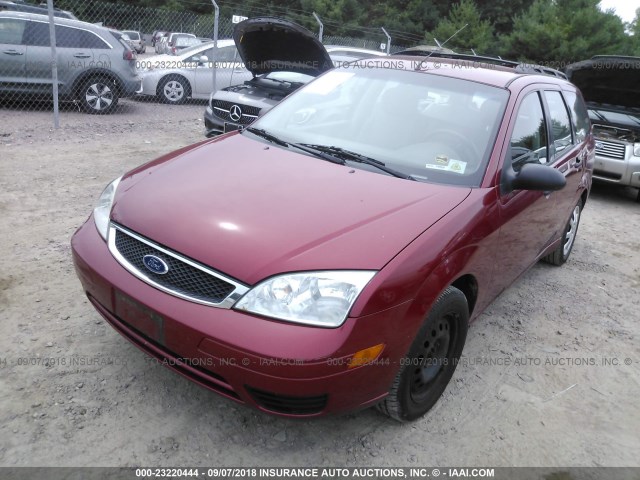 1FAFP36N55W259099 - 2005 FORD FOCUS ZXW MAROON photo 2