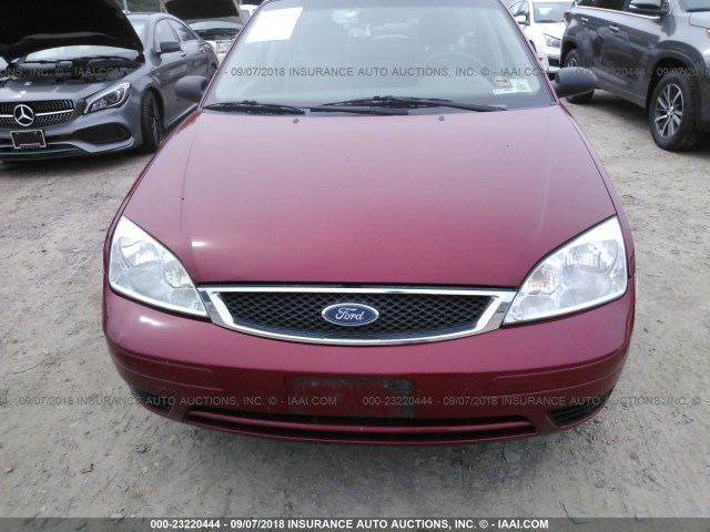 1FAFP36N55W259099 - 2005 FORD FOCUS ZXW MAROON photo 6