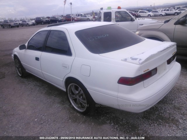 4T1BF28K7XU932638 - 1999 TOYOTA CAMRY LE/XLE 白色 照片 3