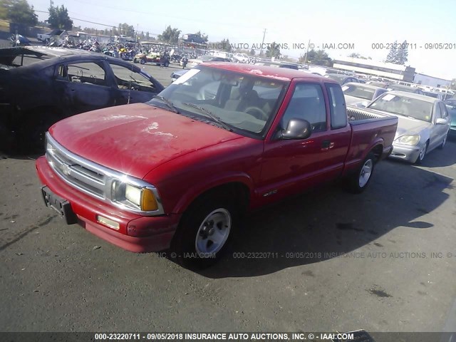 1GCCS1941T8177391 - 1996 CHEVROLET S TRUCK S10 RED photo 2