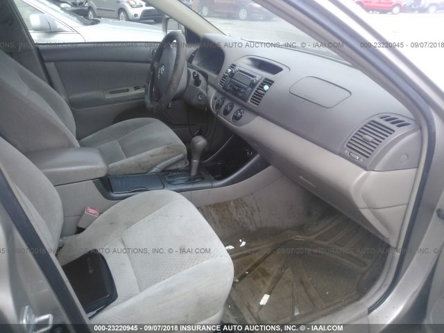 4T1BE32K84U845151 - 2004 TOYOTA CAMRY LE/XLE/SE 金色 照片 5