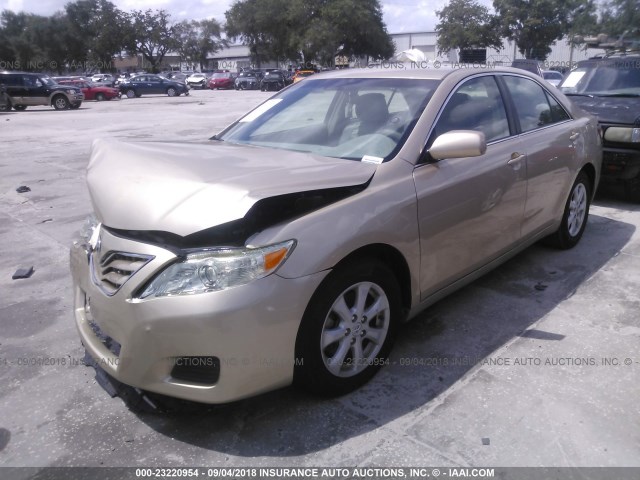 4T1BF3EK7BU608575 - 2011 TOYOTA CAMRY SE/LE/XLE GOLD photo 2