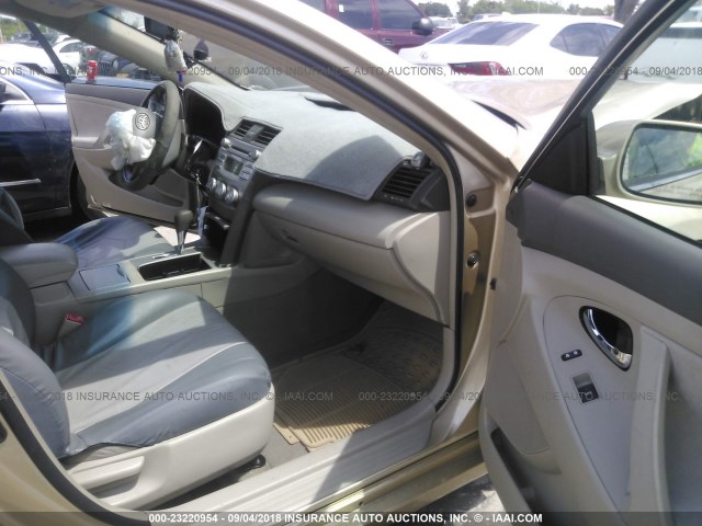 4T1BF3EK7BU608575 - 2011 TOYOTA CAMRY SE/LE/XLE GOLD photo 5