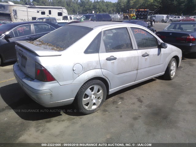 1FAFP34N77W204773 - 2007 FORD FOCUS ZX4/S/SE/SES SILVER photo 4
