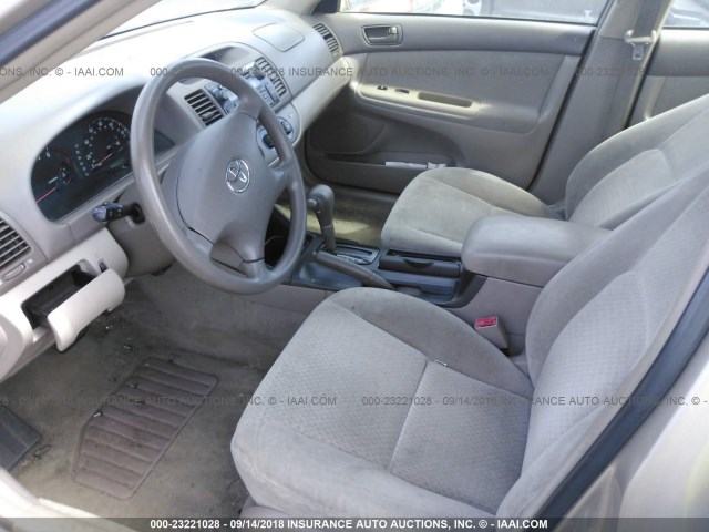 4T1BF30K92U006185 - 2002 TOYOTA CAMRY LE/XLE/SE GOLD photo 5
