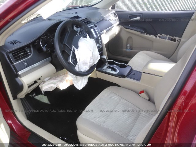 4T1BF1FK8EU795364 - 2014 TOYOTA CAMRY L/SE/LE/XLE Qırmızı foto 5