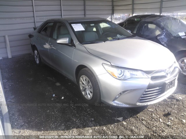 4T4BF1FK0GR525439 - 2016 TOYOTA CAMRY LE/XLE/SE/XSE 银色 照片 1