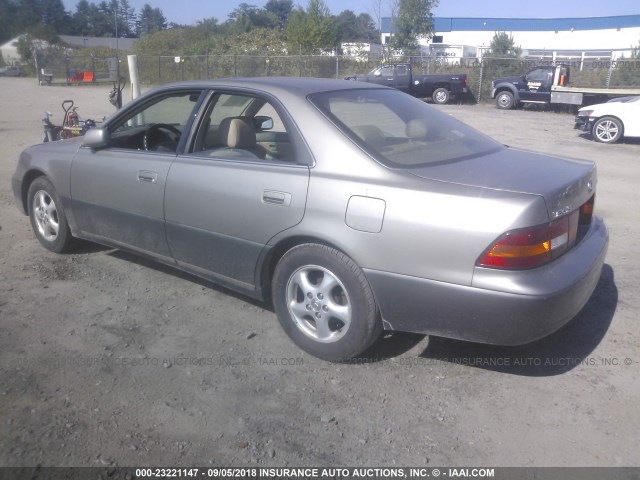 JT8BF28GXX5053238 - 1999 LEXUS ES 300 GRAY photo 3