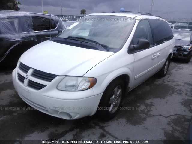 2D4GP44L85R195982 - 2005 DODGE GRAND CARAVAN SXT WHITE photo 2