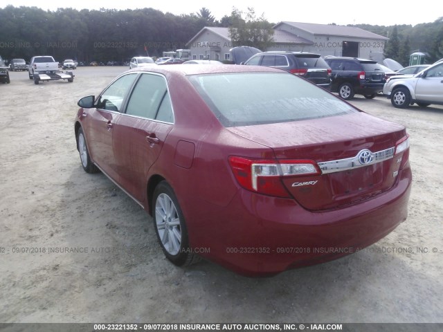 4T1BD1FKXCU030630 - 2012 TOYOTA CAMRY HYBRID/LE/XLE RED photo 3