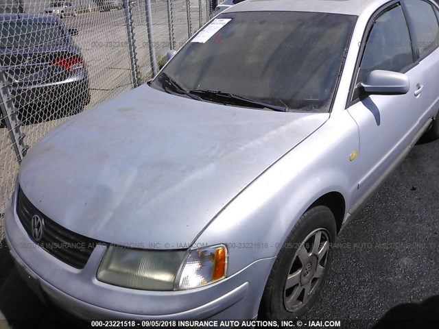 WVWMA63B0XE368237 - 1999 VOLKSWAGEN PASSAT GLS SILVER photo 2