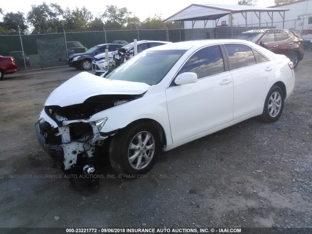 4T4BF3EK6BR152431 - 2011 TOYOTA CAMRY SE/LE/XLE WHITE photo 2