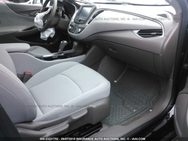 1G1ZB5ST8HF289507 - 2017 CHEVROLET MALIBU LS Qara foto 5