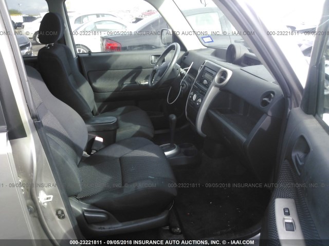 JTLKT324154021106 - 2005 TOYOTA SCION XB Gris foto 5