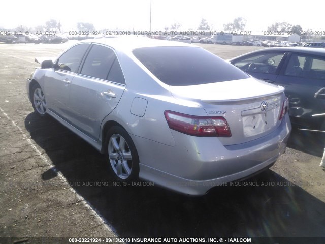 4T1BK46K97U011628 - 2007 TOYOTA CAMRY NEW GENERAT LE/XLE/SE SILVER photo 3