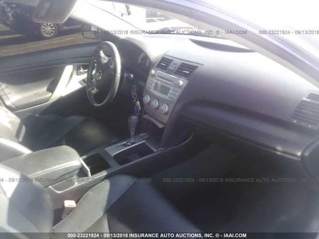 4T1BK46K97U011628 - 2007 TOYOTA CAMRY NEW GENERAT LE/XLE/SE SILVER photo 5