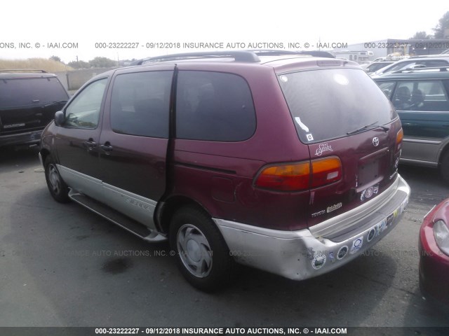 4T3ZF13C3WU032821 - 1998 TOYOTA SIENNA LE/XLE RED photo 3