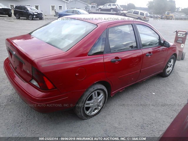 1FAFP34354W120901 - 2004 FORD FOCUS SE COMFORT/SE SPORT RED photo 4