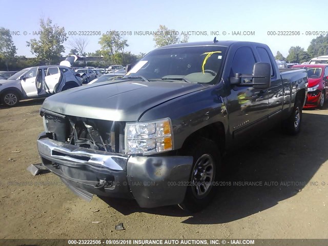 1GCRKREA0BZ382777 - 2011 CHEVROLET SILVERADO K1500 LS GRAY photo 2