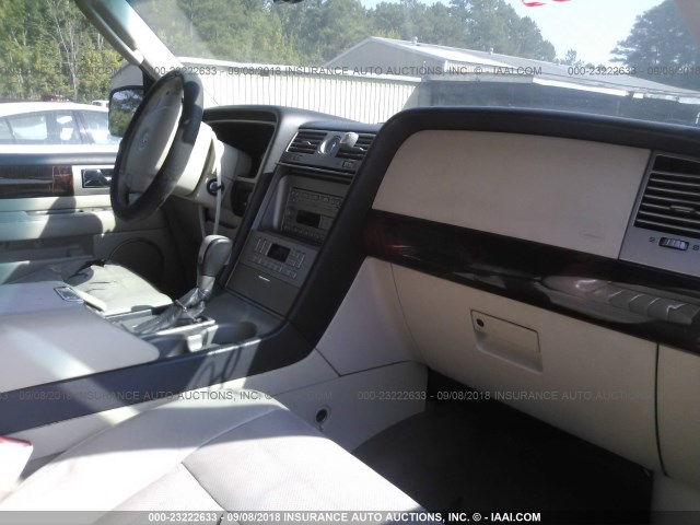 5LMFU28RX3LJ01622 - 2003 LINCOLN NAVIGATOR Champagner Foto 5