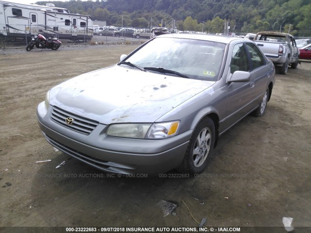 JT2BF22K2X0175662 - 1999 TOYOTA CAMRY LE/XLE 灰色 照片 2