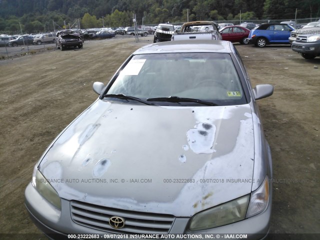 JT2BF22K2X0175662 - 1999 TOYOTA CAMRY LE/XLE 灰色 照片 6