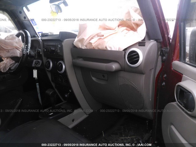 1J4FA541X8L566811 - 2008 JEEP WRANGLER SAHARA RED photo 5