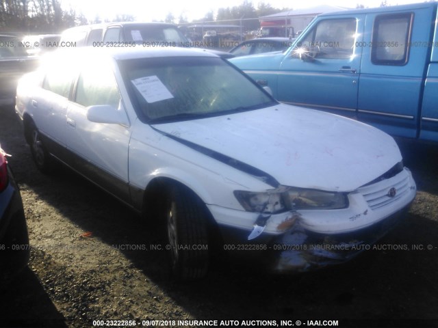 4T1BF28K8XU075102 - 1999 TOYOTA CAMRY LE/XLE WHITE photo 1