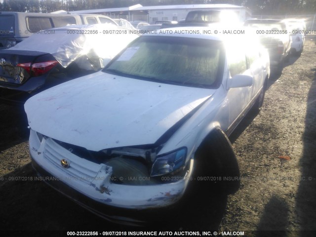 4T1BF28K8XU075102 - 1999 TOYOTA CAMRY LE/XLE WHITE photo 2
