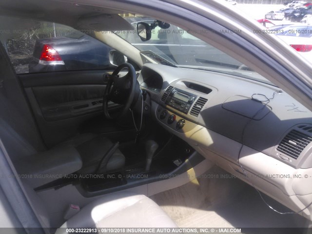 4T1BE32K23U213292 - 2003 TOYOTA CAMRY LE/XLE/SE GOLD photo 5