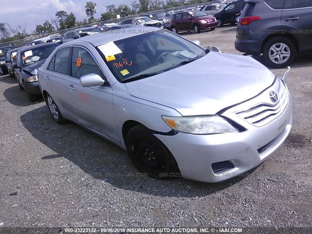 4T1BF3EK0BU637593 - 2011 TOYOTA CAMRY SE/LE/XLE ვერცხლისფერი ფოტო 1
