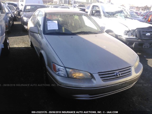 4T1BG22K5XU913964 - 1999 TOYOTA CAMRY CE/LE/XLE 金色 照片 1