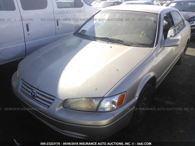 4T1BG22K5XU913964 - 1999 TOYOTA CAMRY CE/LE/XLE 金色 照片 2