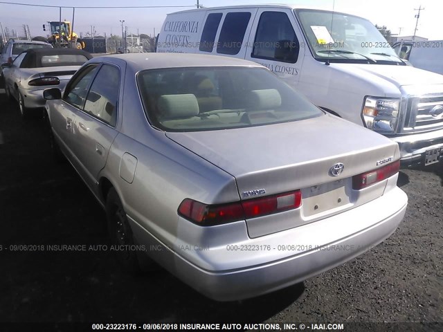 4T1BG22K5XU913964 - 1999 TOYOTA CAMRY CE/LE/XLE 金色 照片 3